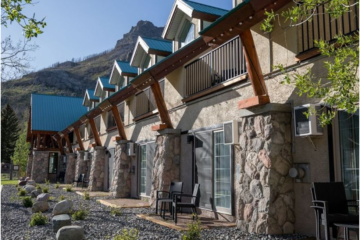 Accommodations in Waterton: Waterton Glacier Suites Guide