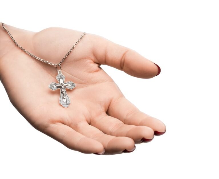 The Spiritual Symbolism Behind Gold Cross Pendants