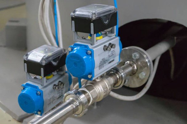 Choosing Between Electric and Pneumatic Globe Control Valves for Your Operations